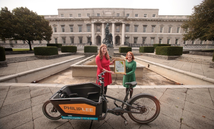 Jill Warren presents Maeve Delargy of Philip Lee with CFE certificate. (C) Cycling Solutions Ireland